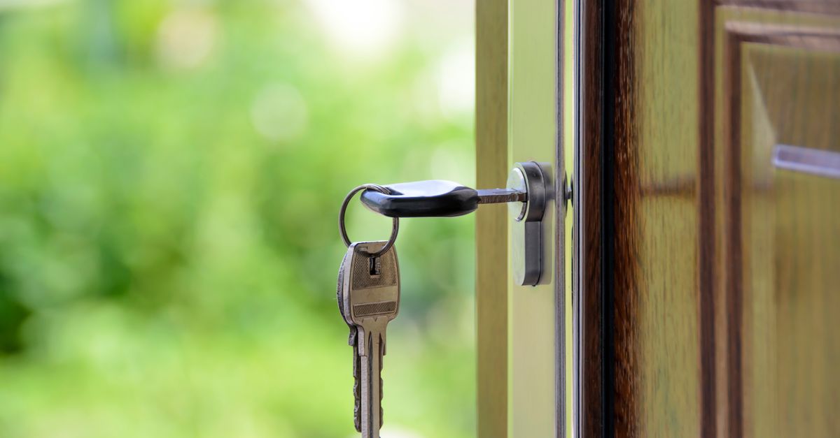 Locked Out of Your Chicago Apartment? Here's What to Do First — Downtown Locksmith Chicago