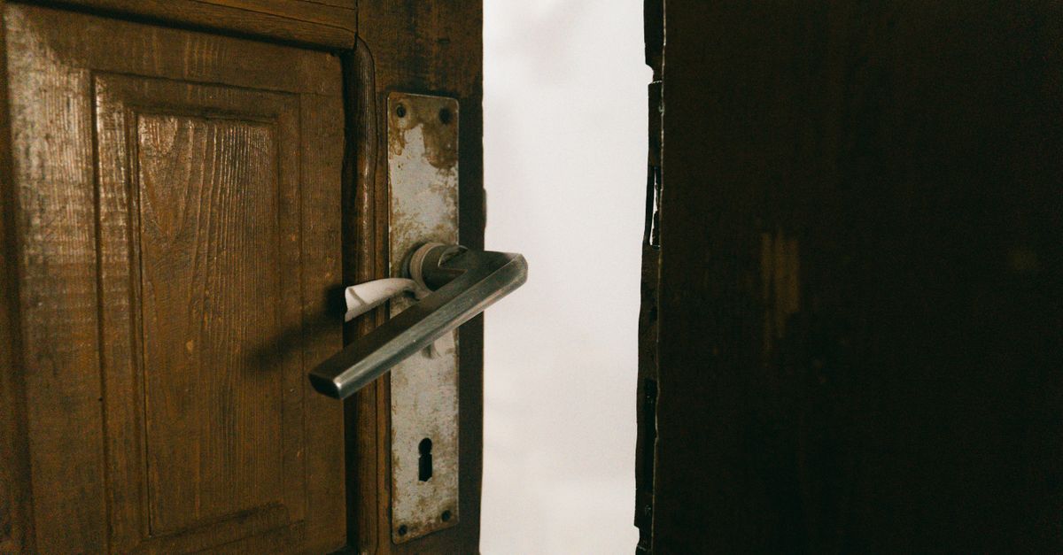 Door Knob Lock Replacement — Downtown Locksmith Chicago