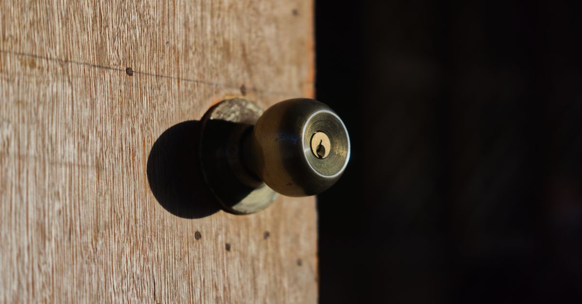 deadbolt installation — Downtown Locksmith Chicago