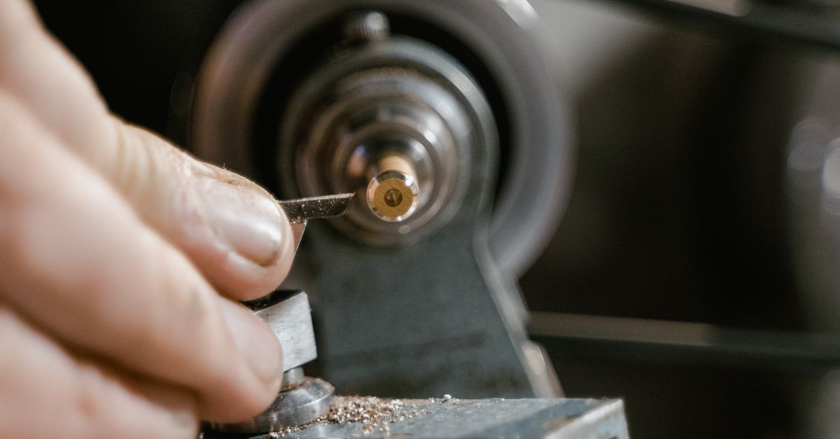 car key cutting machine — Downtown Locksmith Chicago
